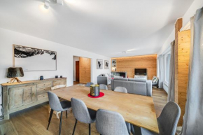 In the heart of Crans, fireplace and parking